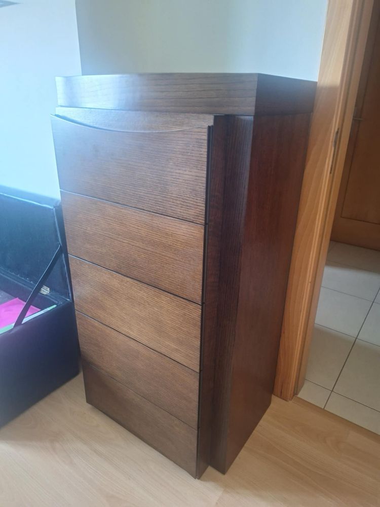 Mobília completa de quarto em madeira maciça