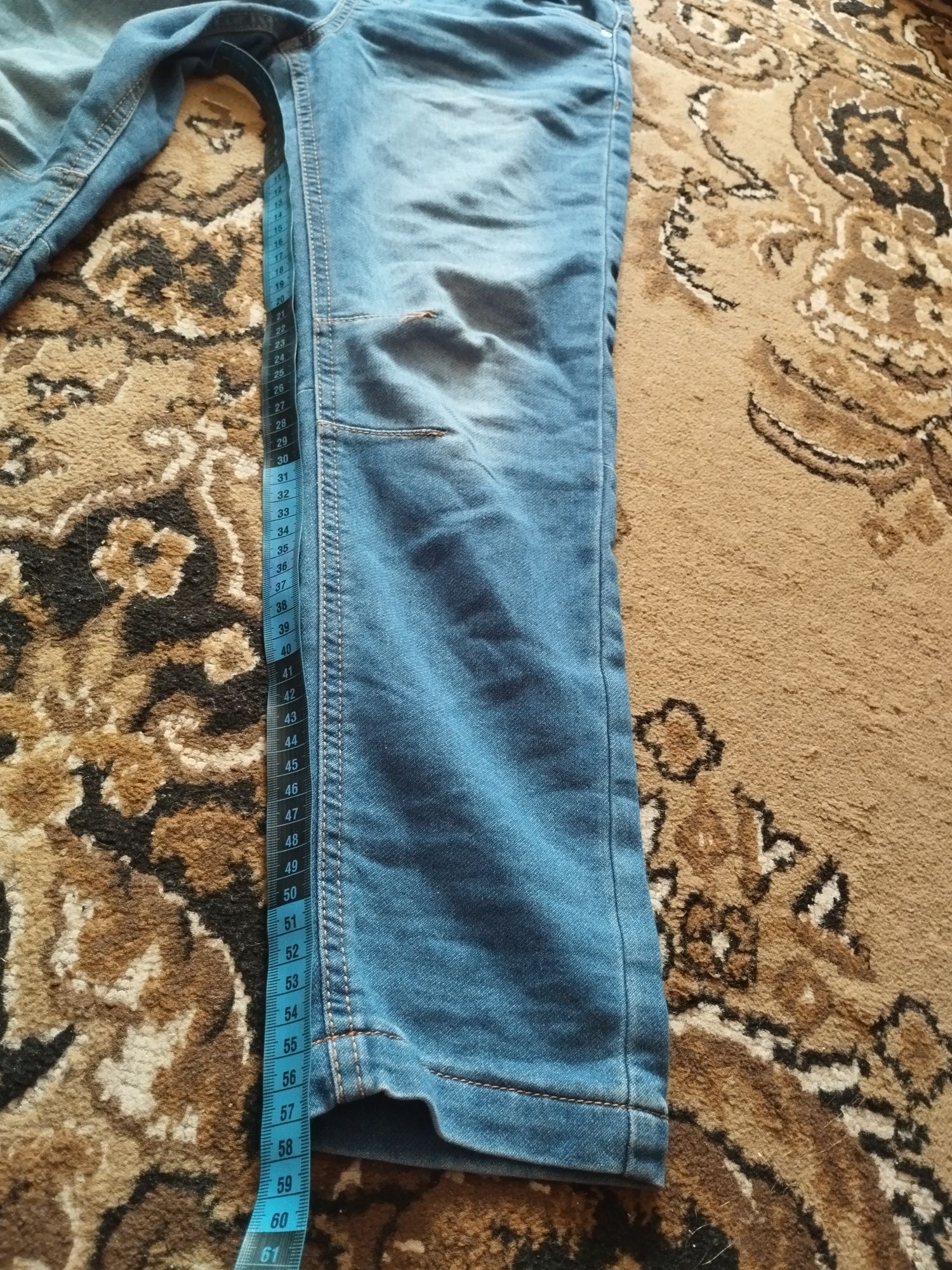 Продам джинсы рост 140