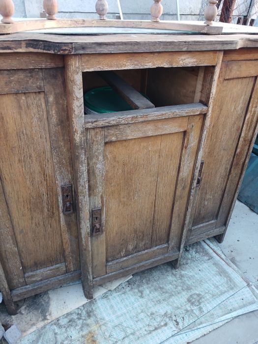 Продам антикварну мебель  под реставрацію.