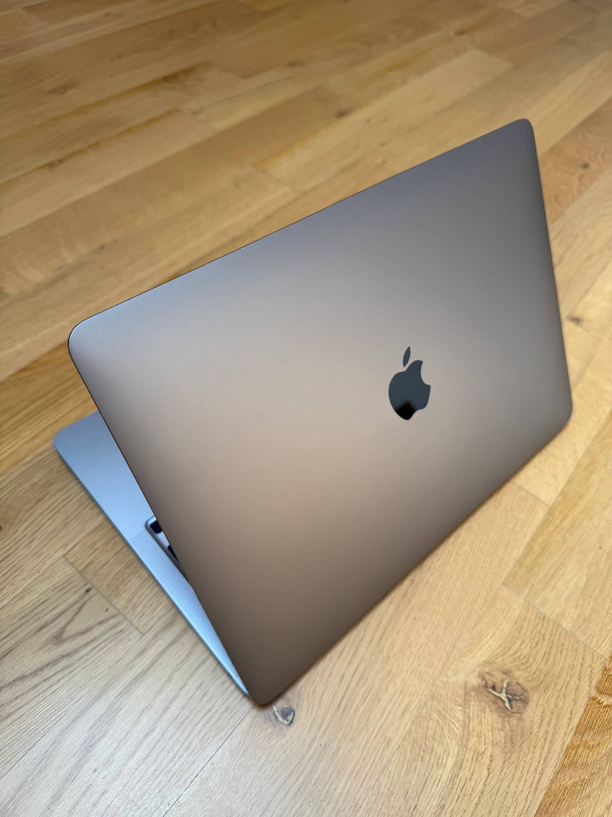 MacBook Pro 13" M1 16GB 256SSD