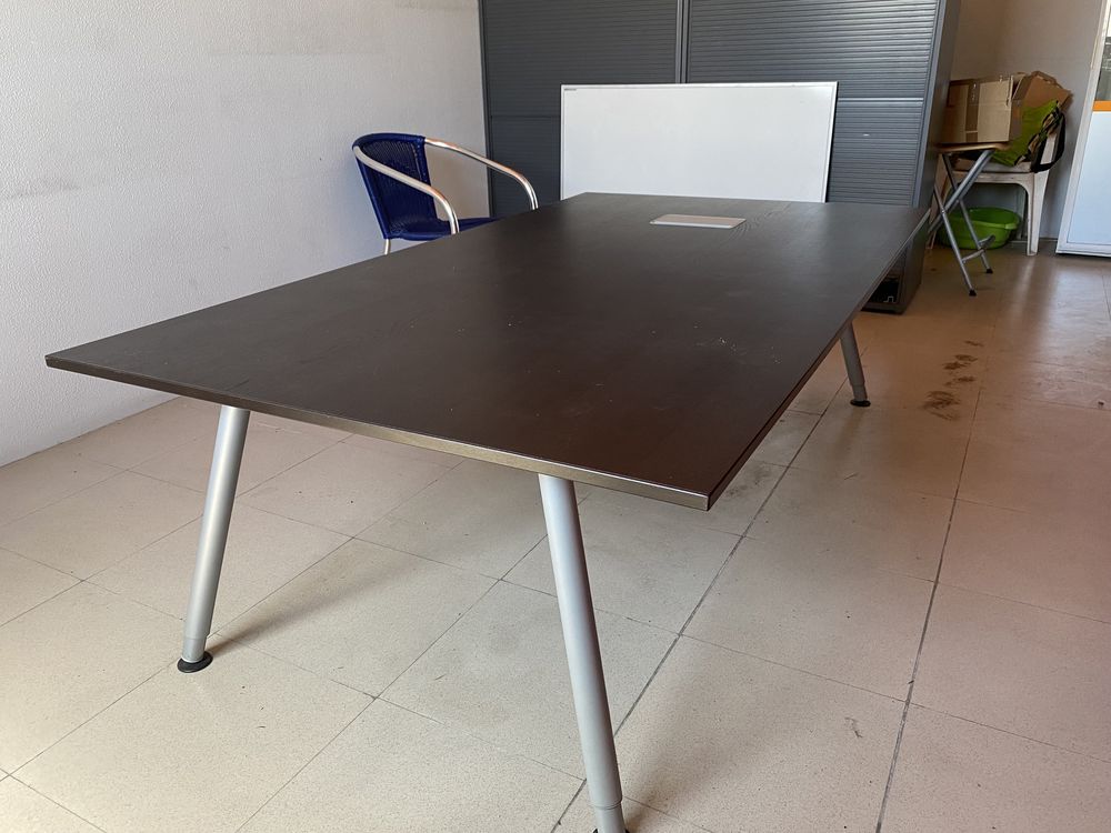 Mesa IKEA Galant para sala de reuniões + 6 cadeiras