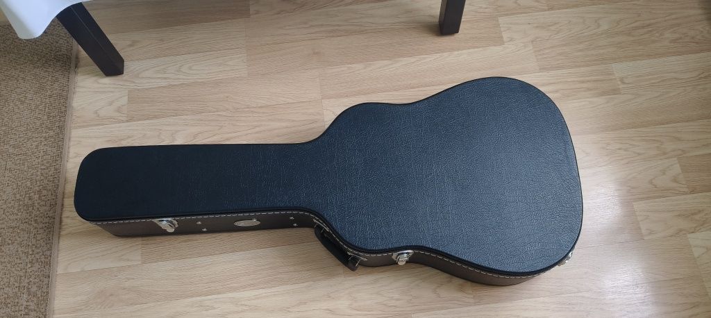 Futerał na gitarę akustyczną