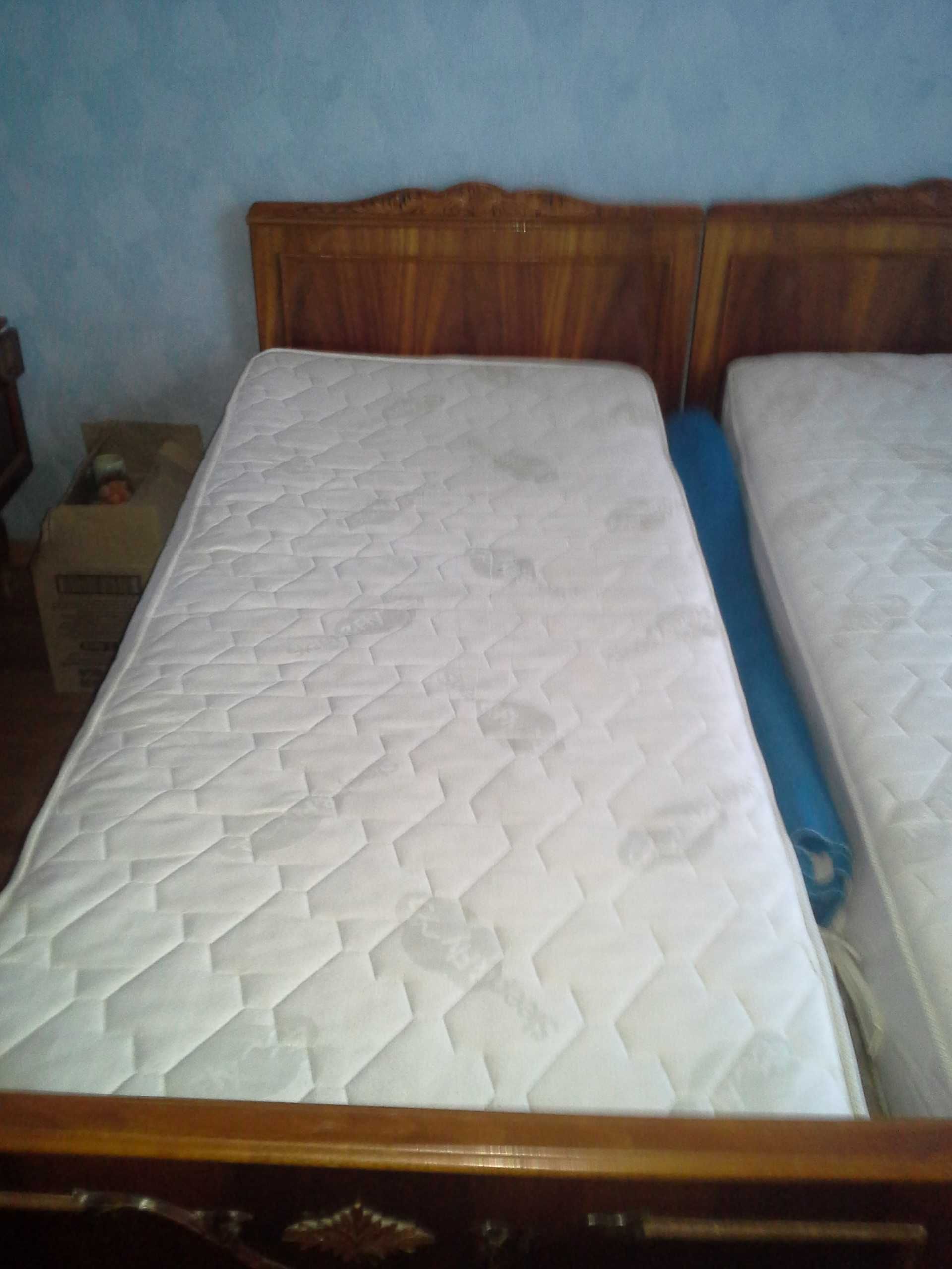 Кровать  с матрасом