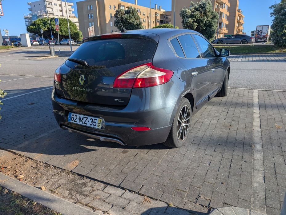 Renault Megane cinzento