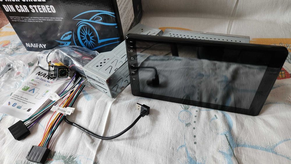 Radioodtwarzacz samochodowy 1din 9cali.