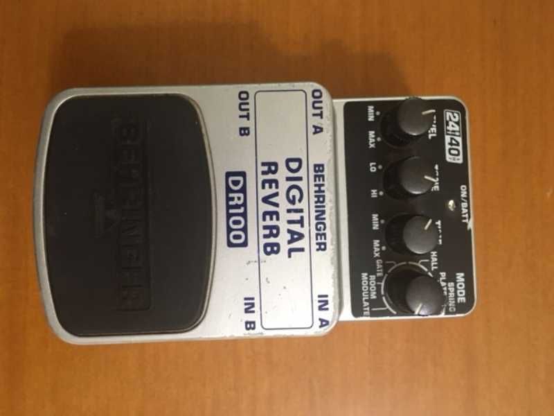 Pedal Reverb stereo para guitarra ou baixo