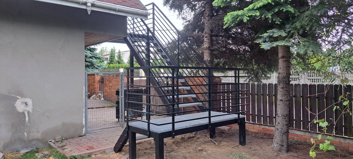 Balustrady balkonowe, Schody zewnętrzne