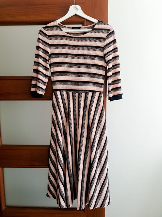 Sukienka w paski reserved