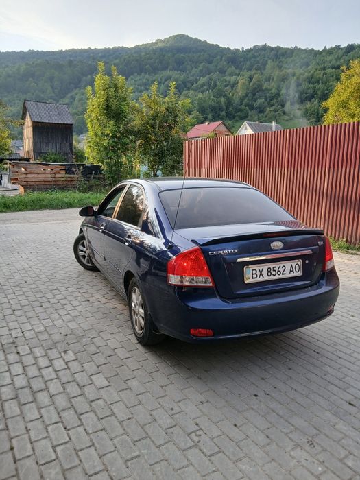 Кіа creator 1'6 бенз 2008 рік