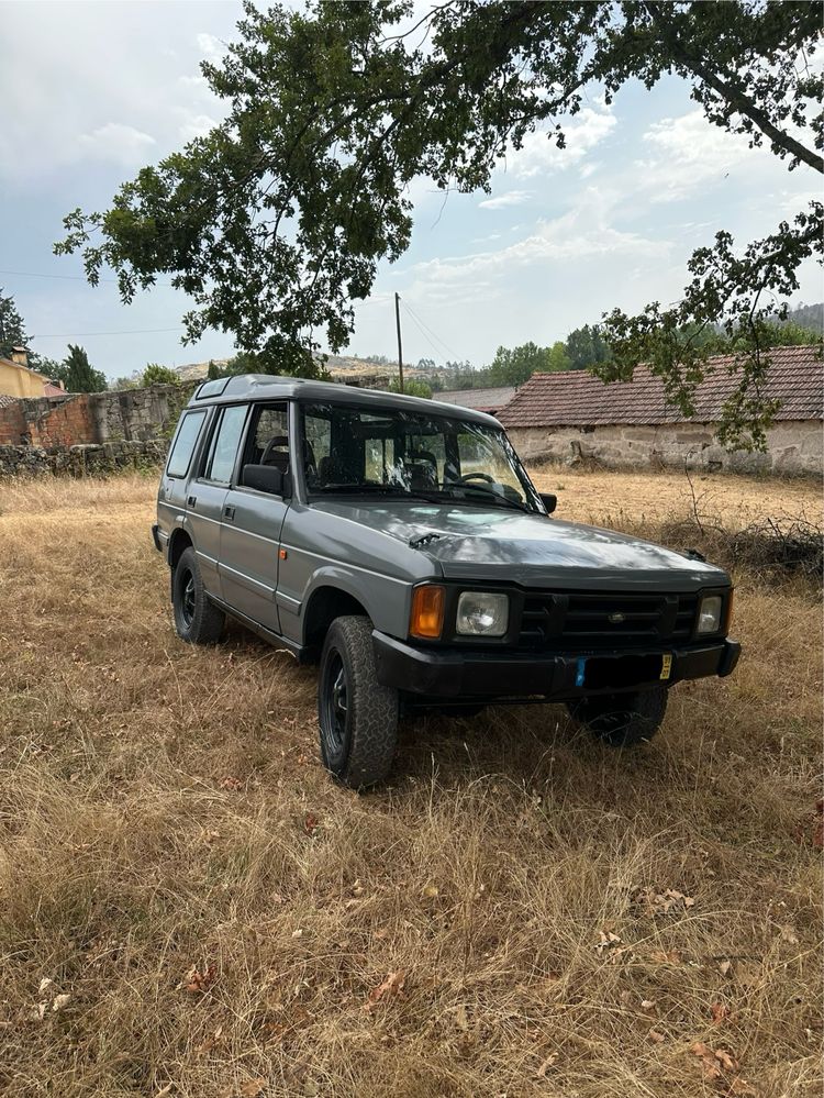 Land Rover Discovery – Entra na lama com classe e sai com histórias”