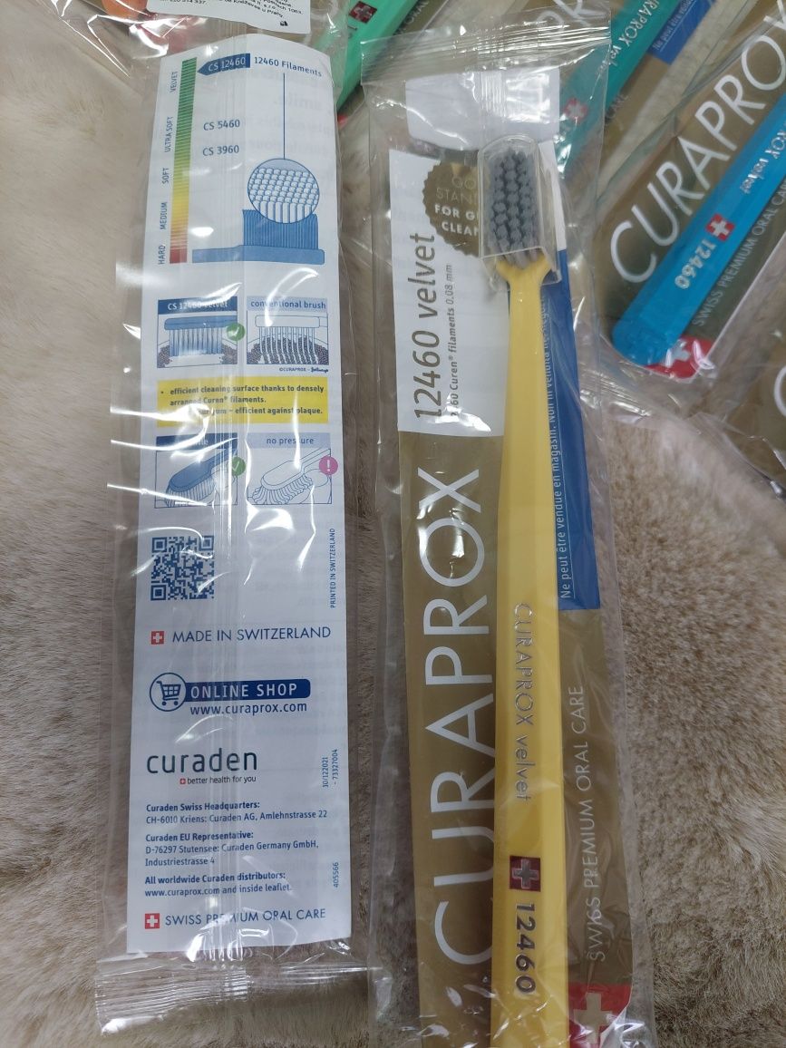Зубна щітка Curaprox  Velvet 12460