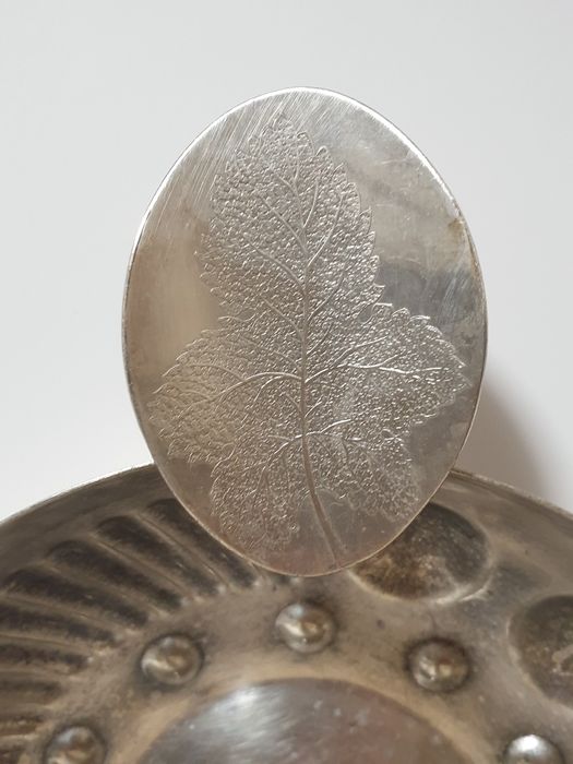 Rara, enorme 20 cm, antiga taça tastvin WMF em casquinha