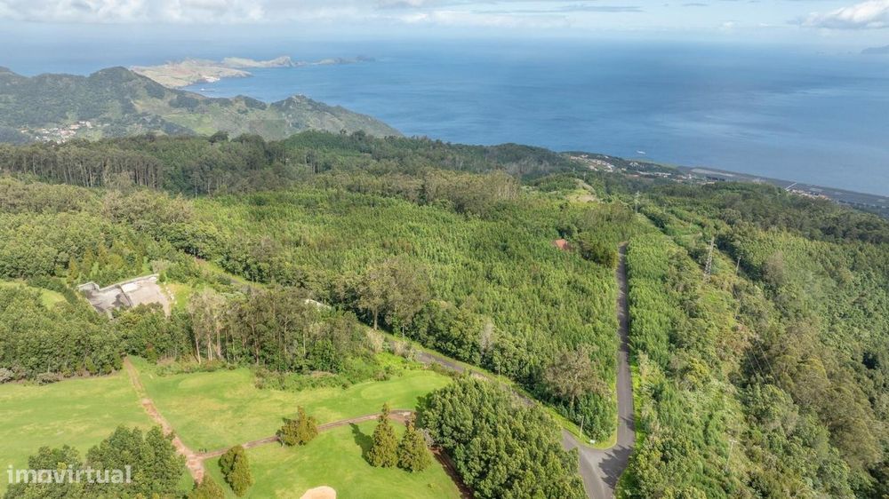 TERRENO com 58 960 m2 - Água de Pena - Machico | Junto ao Campo de Gol