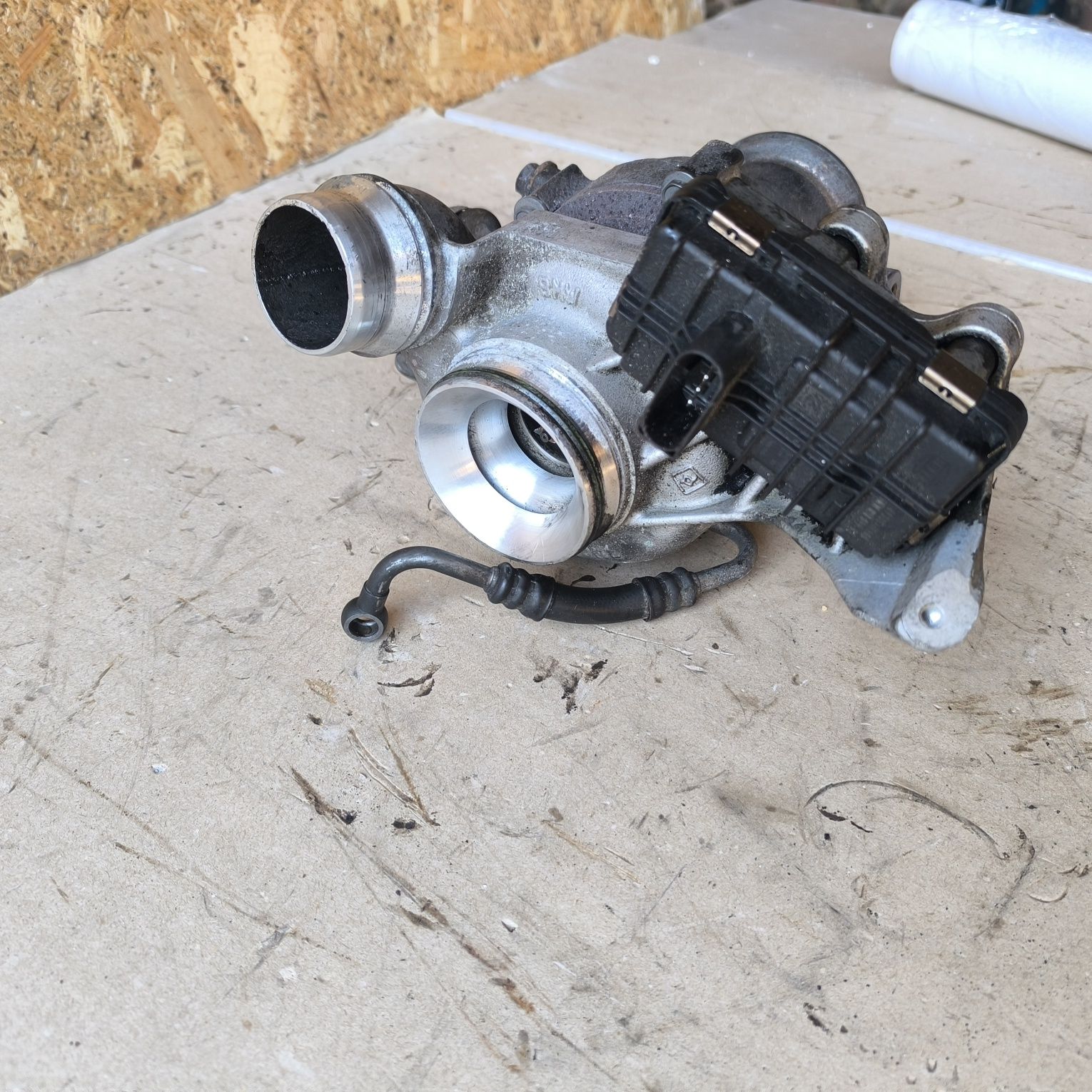Turbosprężarka turbina nastawnik BMW F11 F10 F25 N47 2.0D
