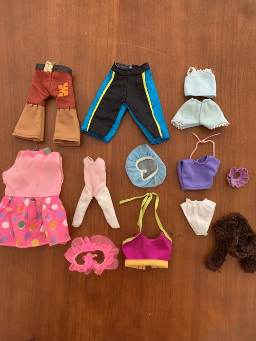 Roupas Barbie em bom estado