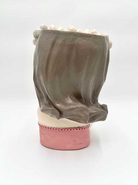 Duża doniczka 27 cm figurka dziewczynki z żywicy dekoracyjna osłonka