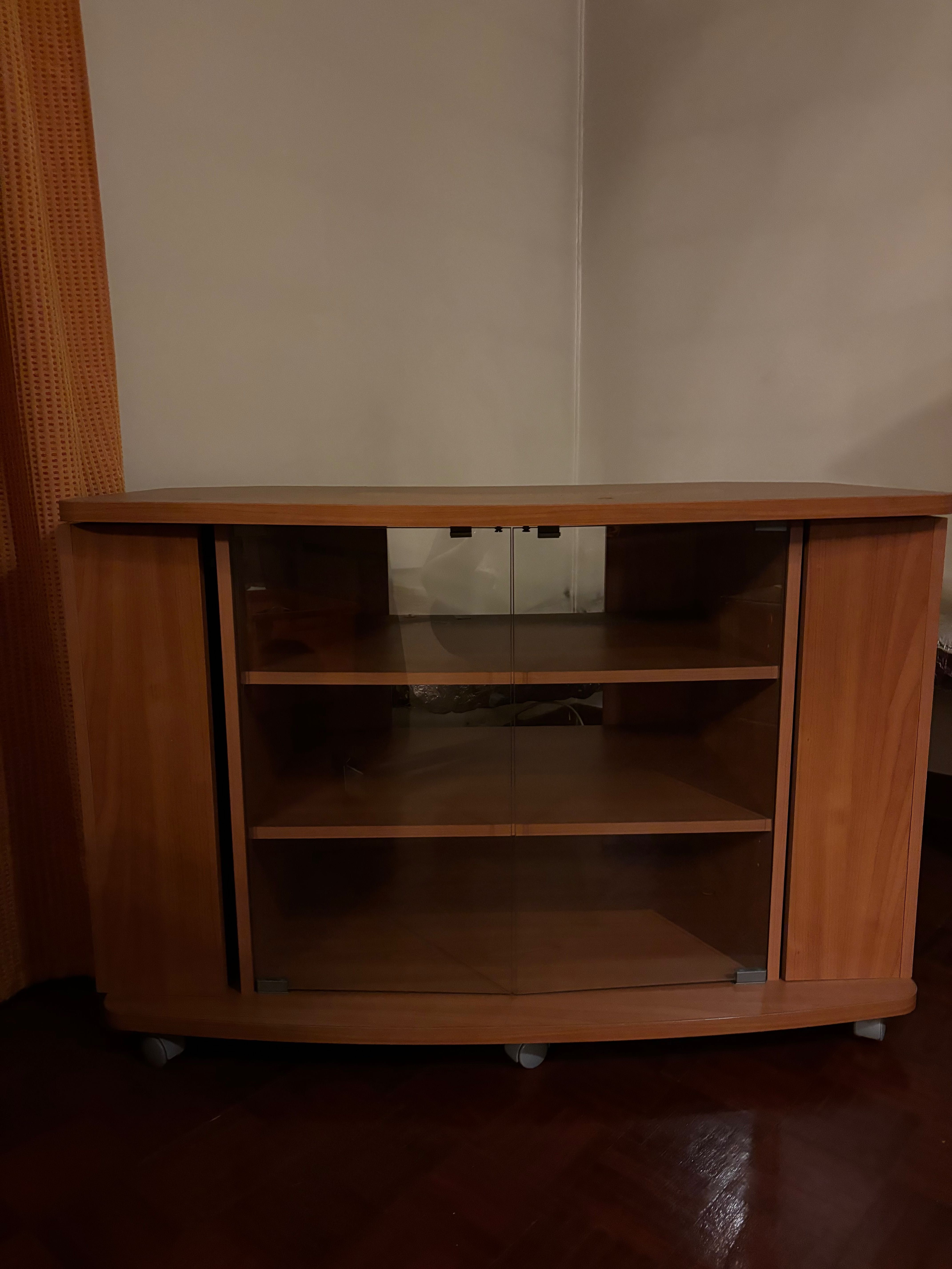 Móvel para tv com suporte para CDs