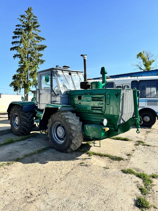 Трактор Т-150 в рабочем,