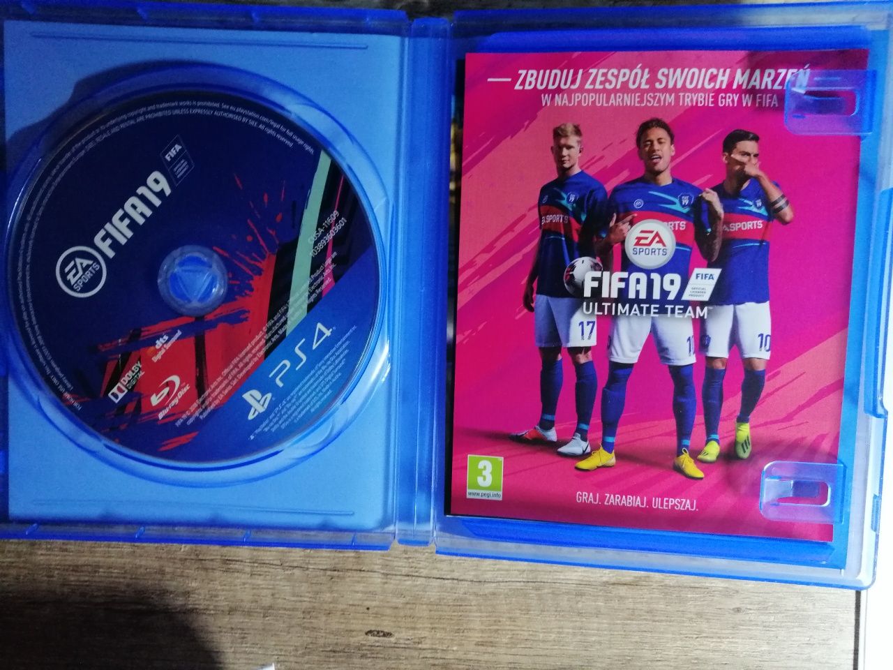 Sprzedam grę Fifa 19 na konsolę PS4