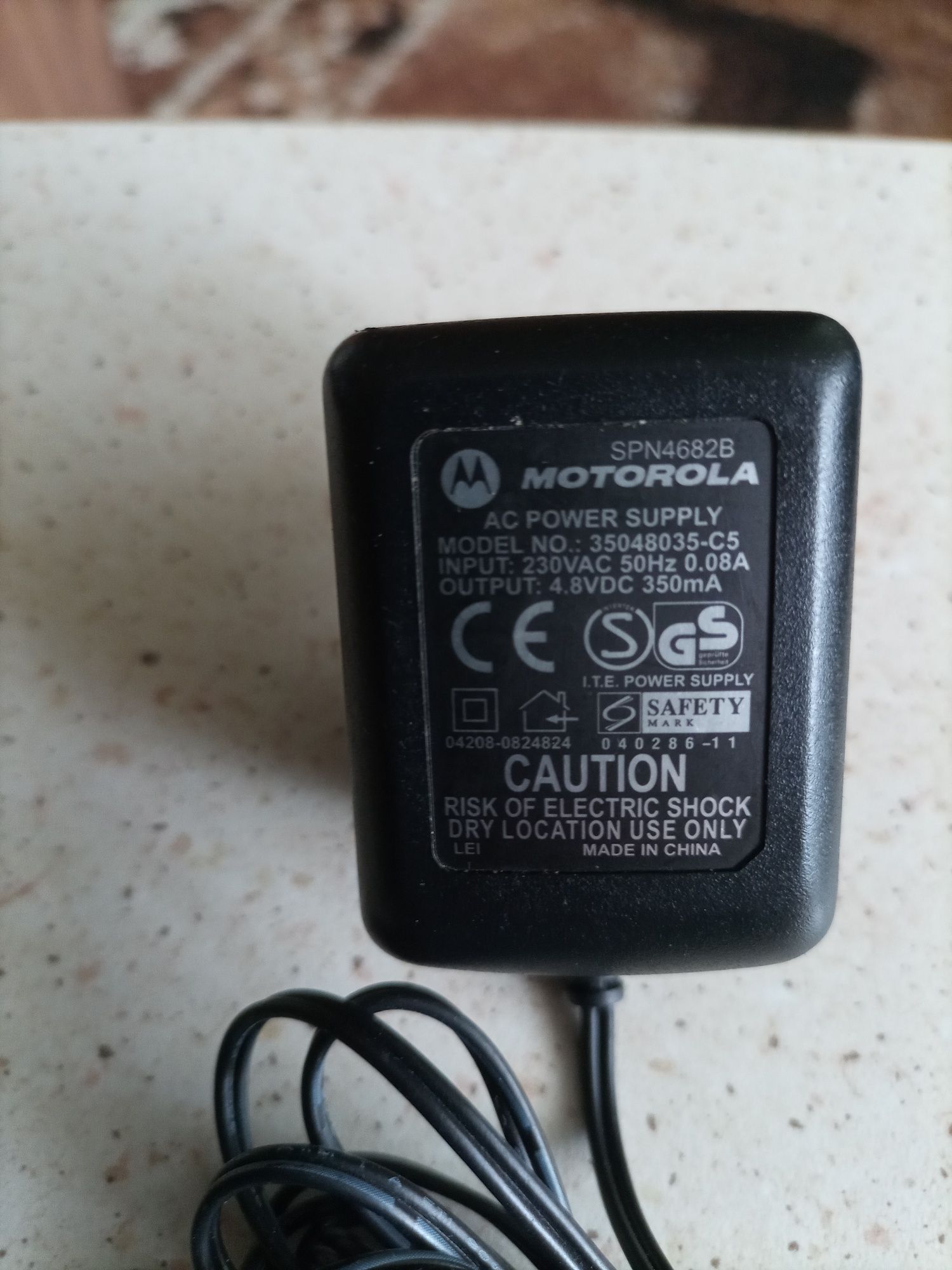 Trzy Zasilacze Ktec 4V, Power Adapter 5V, Motorola 8V.