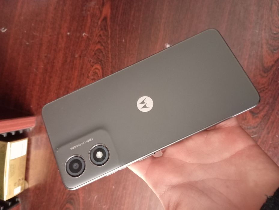 Телефон Motorola E14