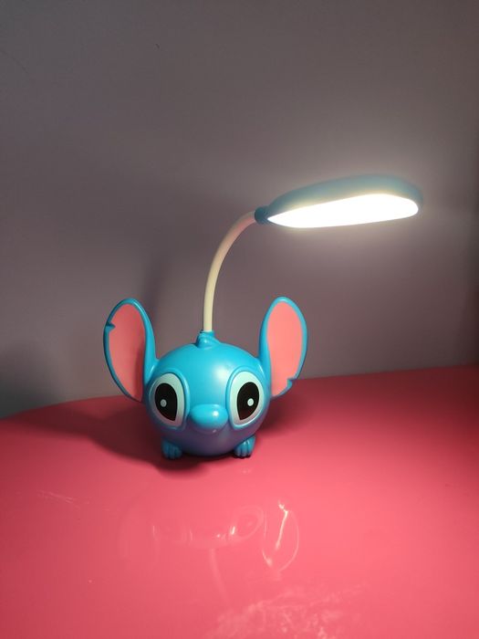 Lampka biurkowa LED Stich – urocza i praktyczna!