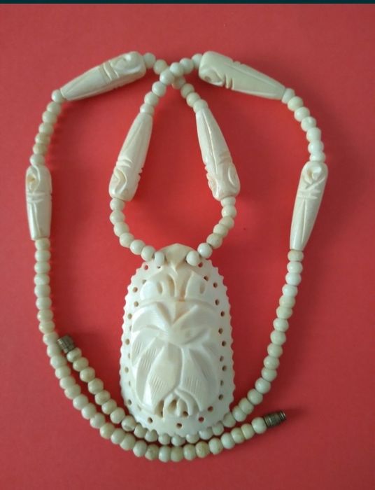 Прдам винтажные бусы подвеску.