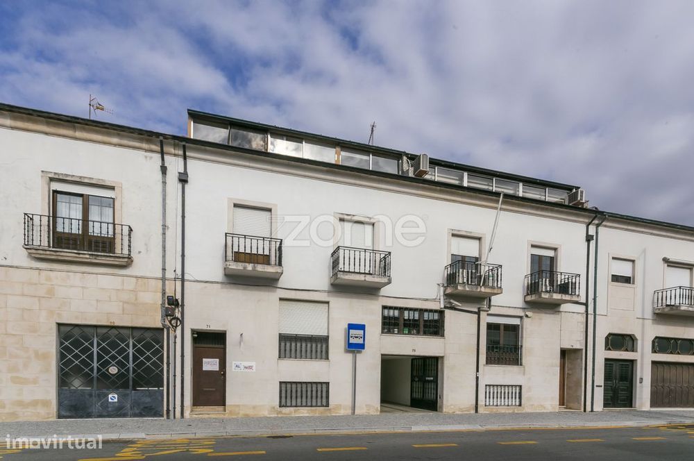 Apartamento T9 com 2 entradas independentes no Centro de Aveiro.