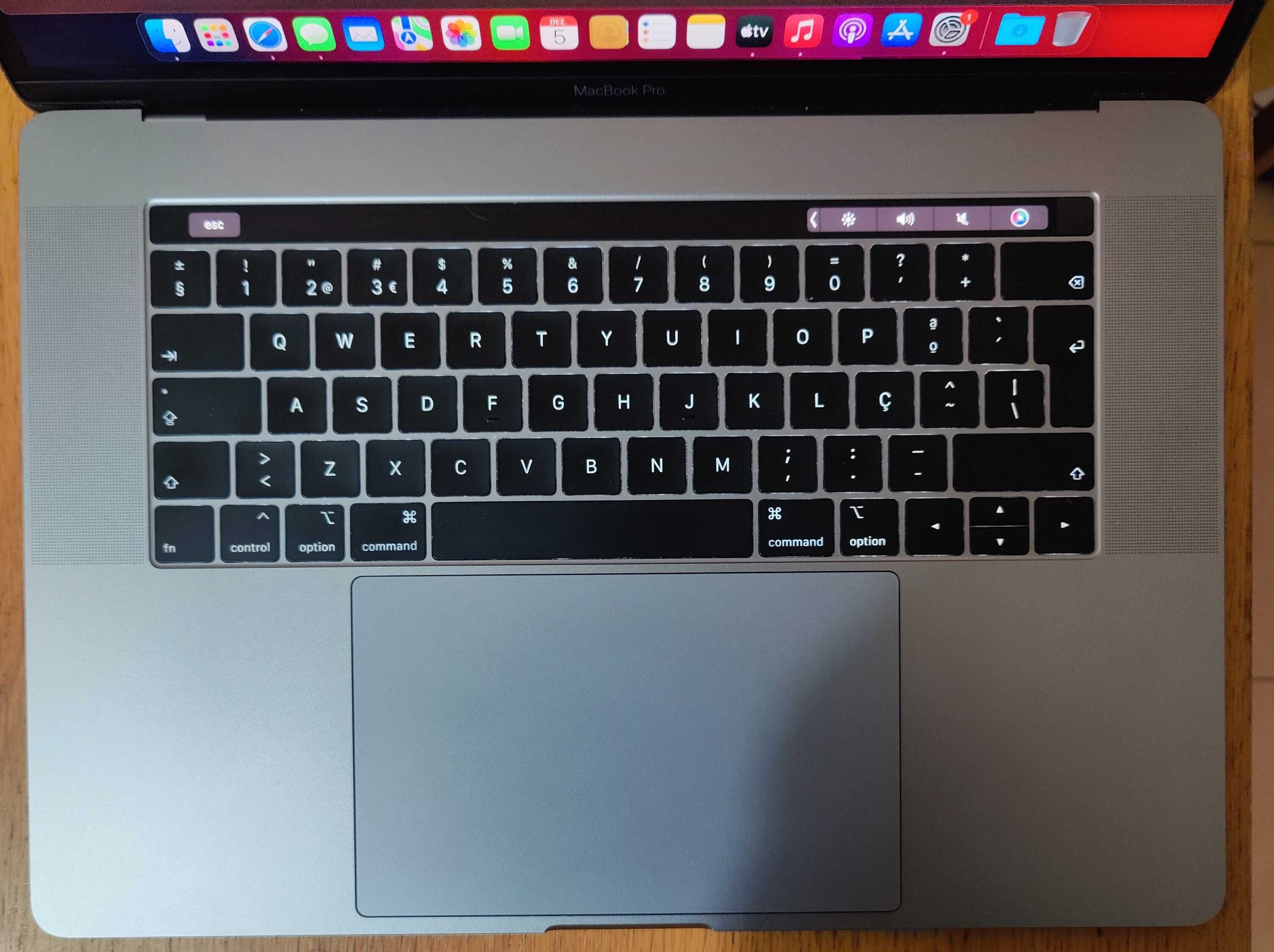 Apple MacBook Pro (15-inch, 2019, Four Thunderbolt 3 ports), 16GB