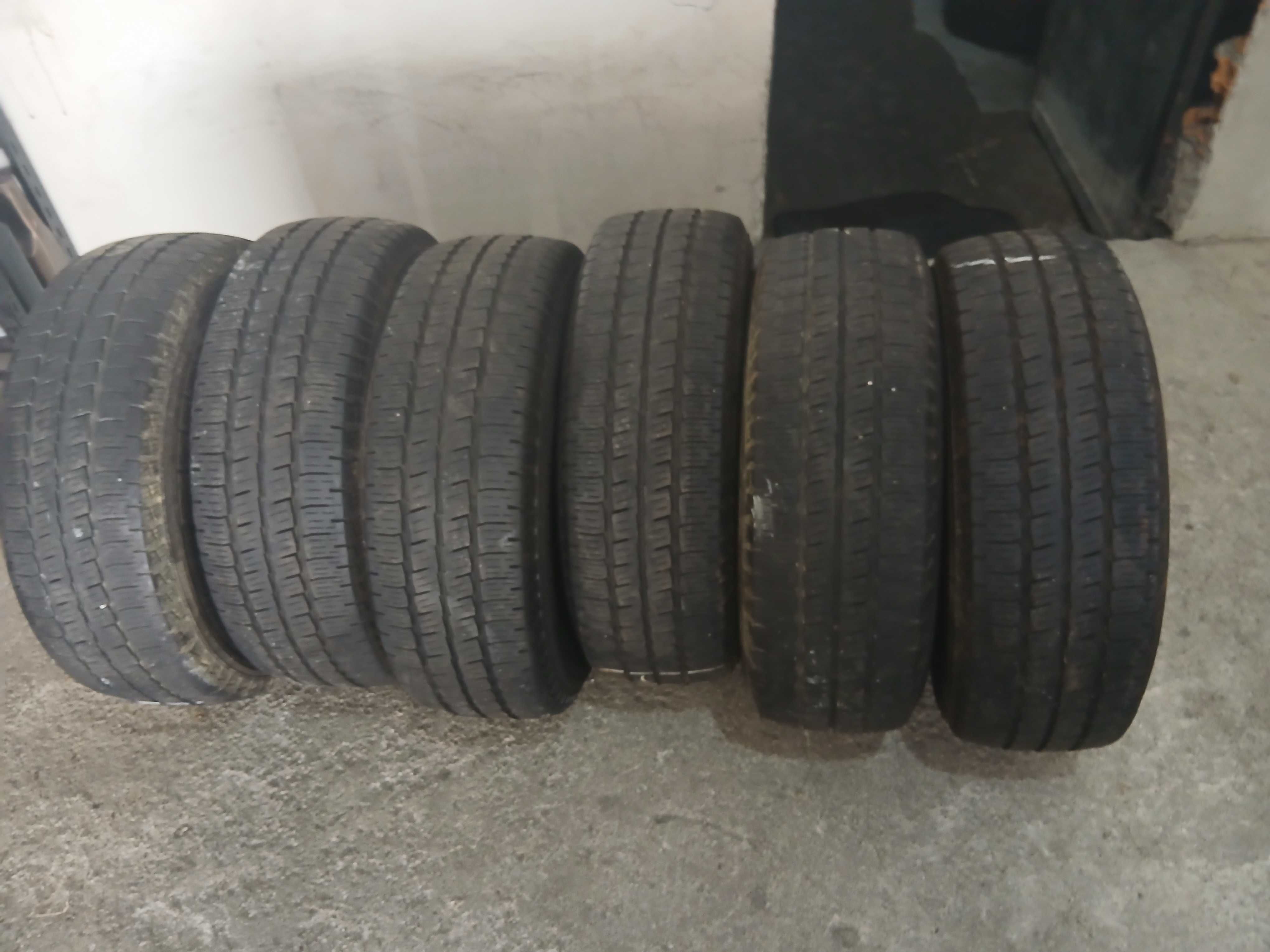 Pneus 225/70R15 C Pirelli