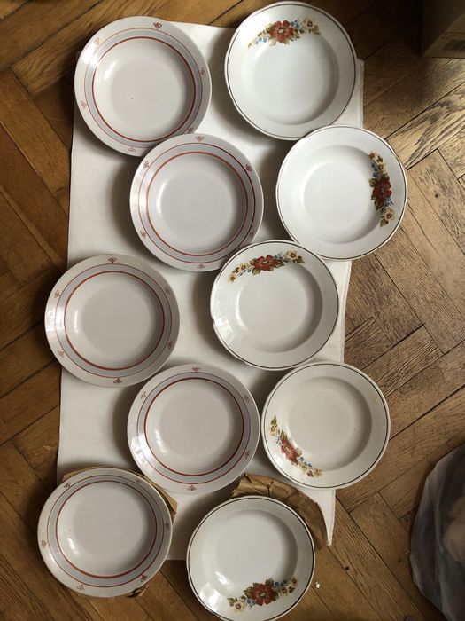 Посуд фарфор тарілки горнятка супниця блюдо глечик