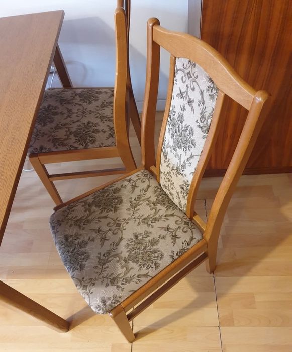 Krzesła solidne zielone