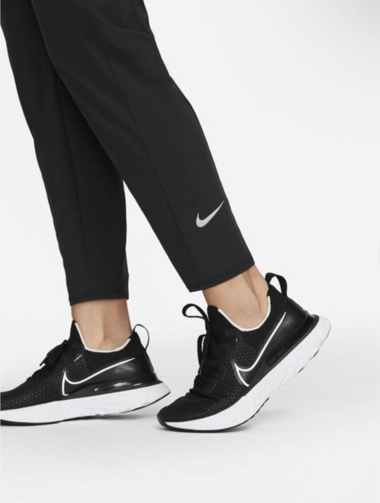 Легкі жіночі нейлонові спортивні штани nike xs оригінал