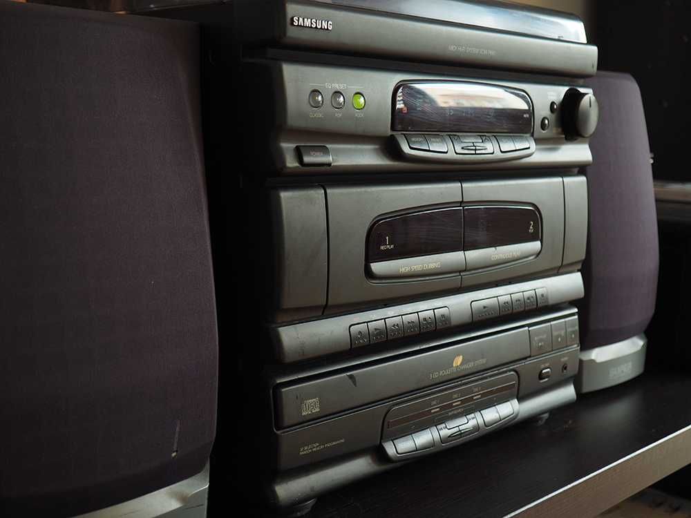 Wieża Samsung SCM 7450 – gramofon, dwie kasety, trzy płyty CD i radio
