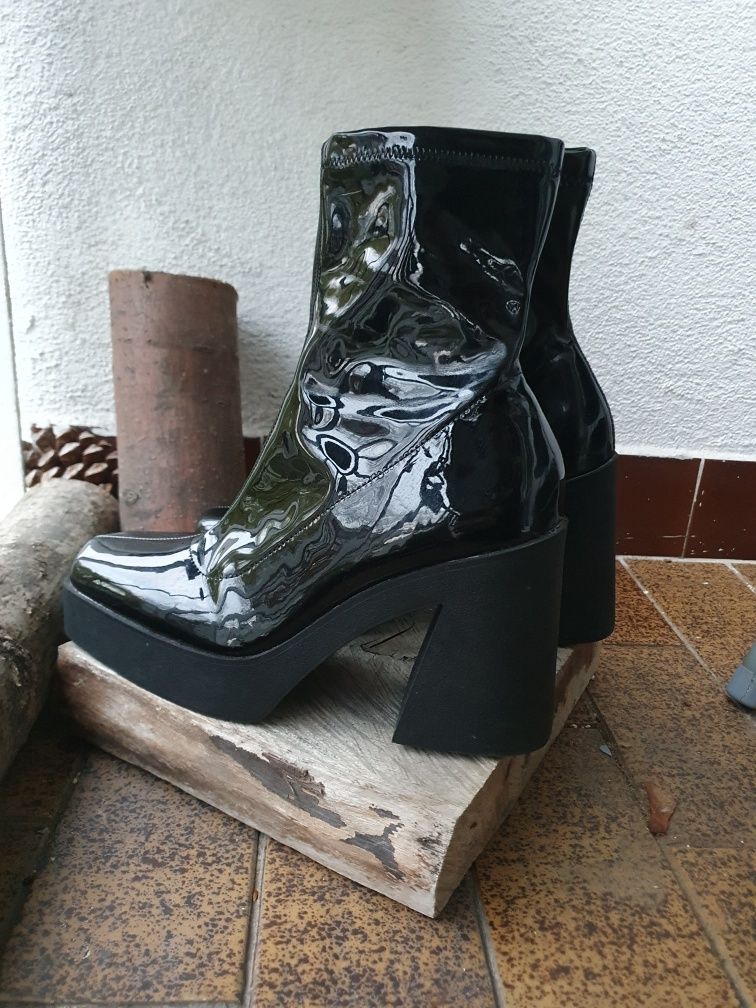 Gotyckie buty na platformie i obcasie shiny holo pvc latex effect