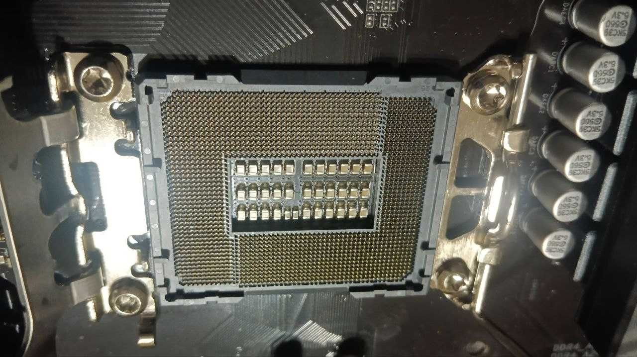 GIGABYTE B670 GAMING X ддр4, s1700