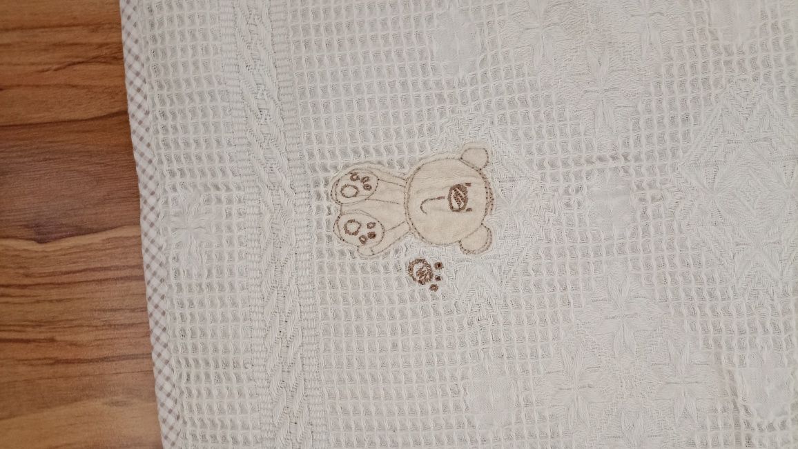 Bawełniany kocyk niemowlęcy z misiem George