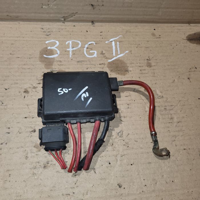 Skrzynka bezpieczników vw golf IV bora Audi seat skoda 2000r