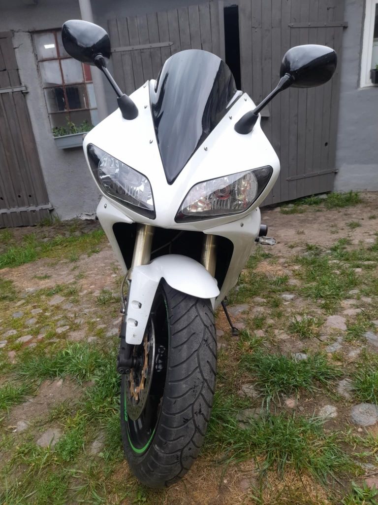 Motor sportowy yamaha r 1