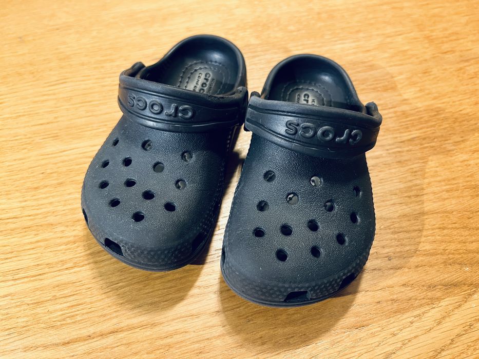 CROCS C7 / 23 czarne, klapki dla dziecka