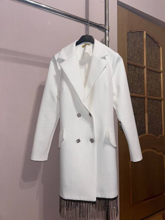 біла сукня-піджак