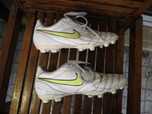 Chuteiras com pitons tênis sapatilhas para futebol da Nike Tiempo