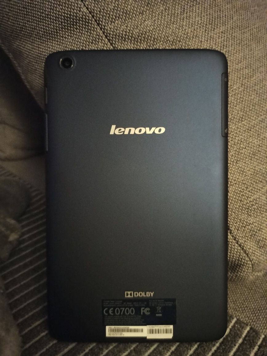 Tablet Lenovo z pokrowcem