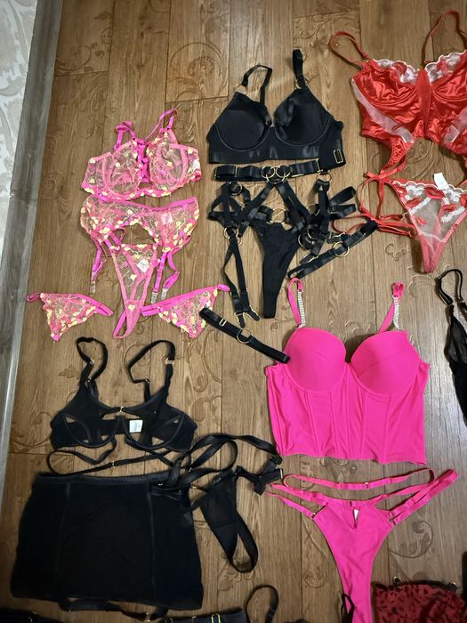 Еротична білизна боді латекс корсет труси панчохи пояс гартери белье