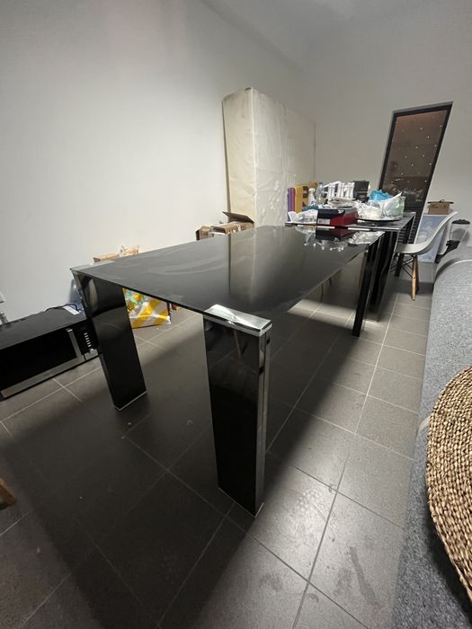 Mesa / secretaria de vidro c/pes metalicos