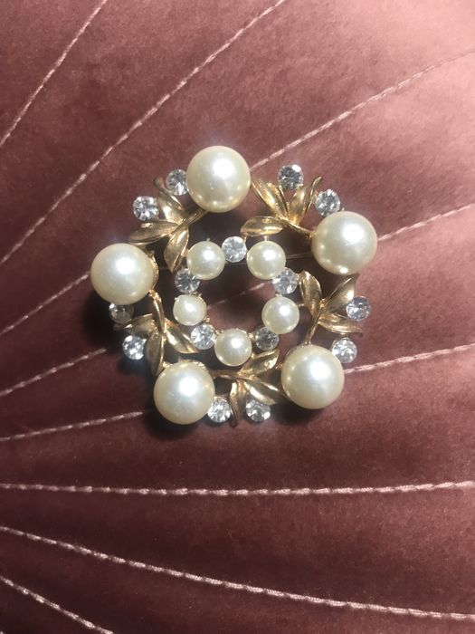 Брошка на подарунок.