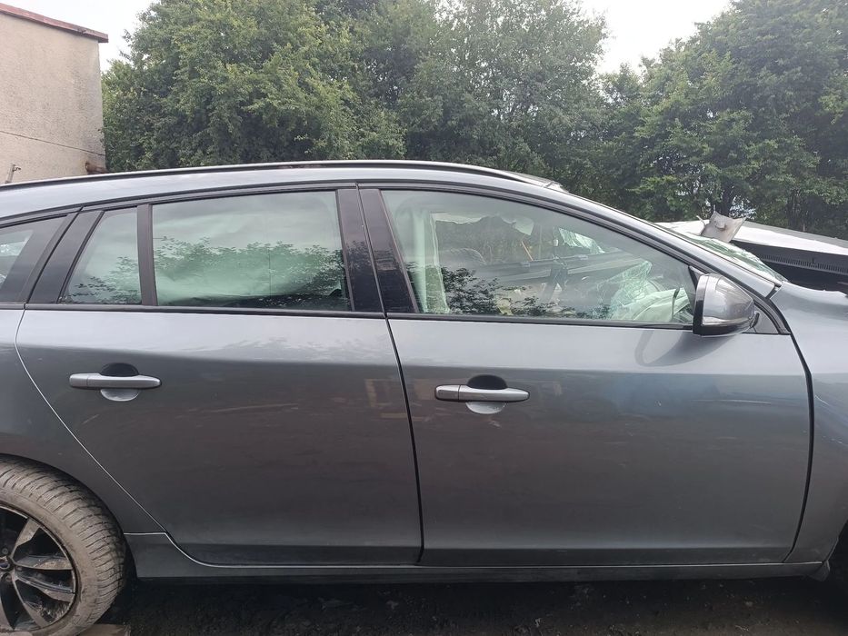 DRZWI PRAWE Volvo V60 S60 Do założenia w kolor Lakier 714-16 LUSTERKO