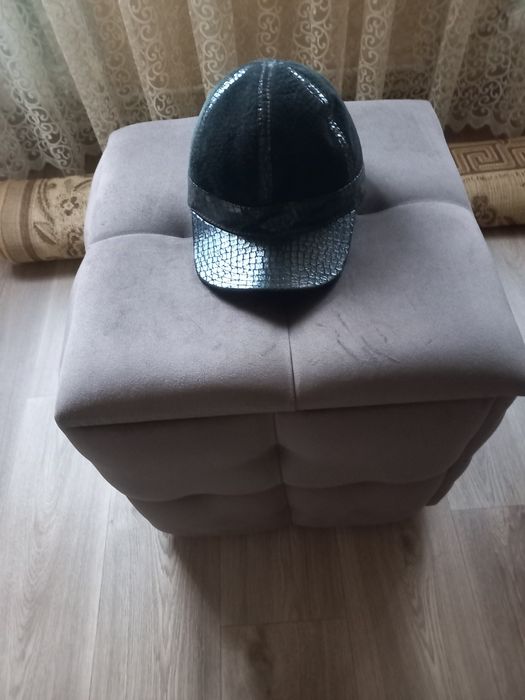 Кепка  женская из натуральной кожи