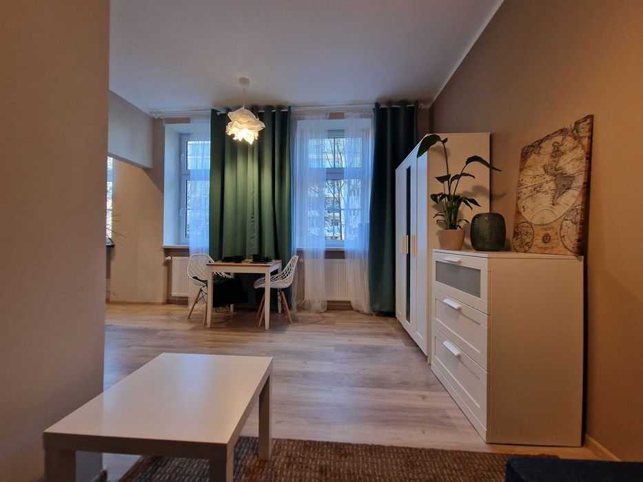 Komfortowa kawalerka w centrum.Karmelicka 1/AWF. Od zaraz.Stałe opłaty