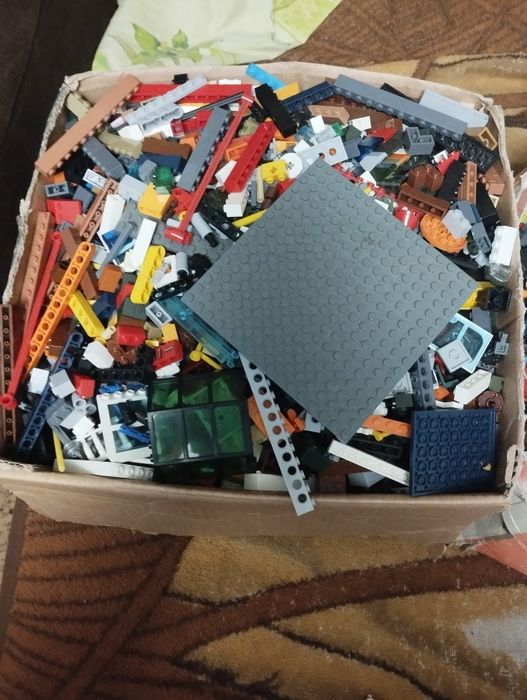 Продам кучу лега, наборы разных компаний, выпусков и годов.